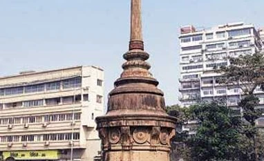 <b>Marine Drive:</b> Mumbai jewel A lamp post at the Kennedy sea-face
