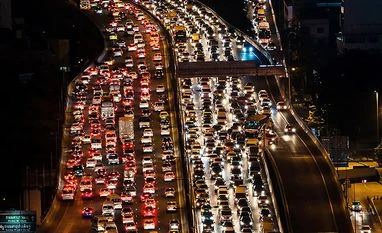 Passengers opt for car-pooling amid odd-even rationing in Delhi City traffic