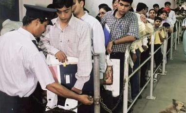 US hikes H-1B, L-1 visa fee; to hit Indian IT firms New US visa fee proposal may cost Indian IT firms $400 mn; Nasscom raps plan