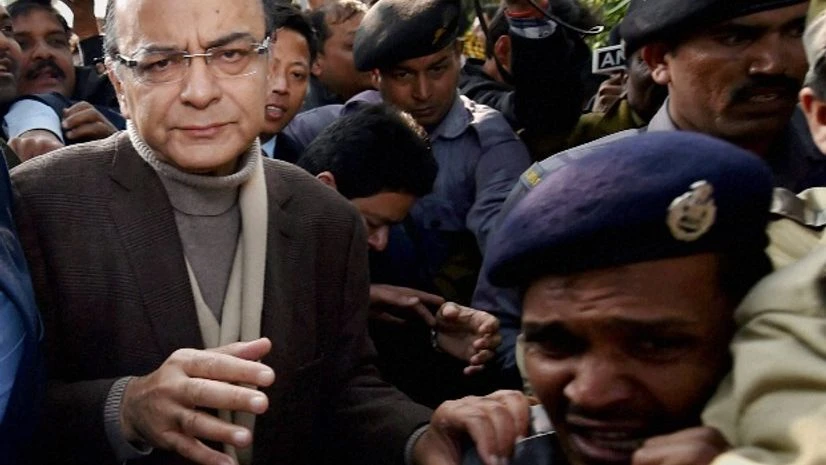 Finance Minister Arun Jaitley arrives to file a defamation case against Delhi CM Arvind Kejriwal and other Aam Aadmi Party leaders for their DDCA corruption allegations against him, in New Delhi Finance Minister Arun Jaitley arrives to file a defamation case against Delhi CM Arvind Kejriwal and other Aam Aadmi Party leaders for their DDCA corruption allegations against him, in New Delhi