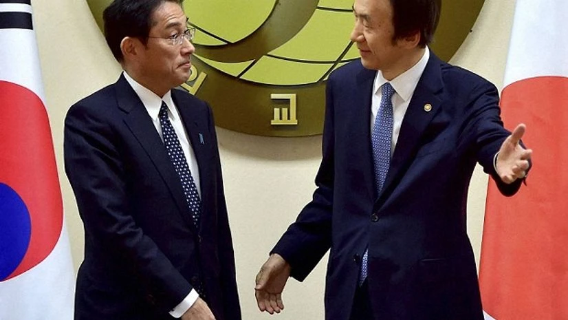 South Korean Foreign Minister Yun Byung-Se, right, ushers his Japanese counterpart Fumio Kishida at the start of their meeting at Foreign Ministry in Seoul Monday, Dec. 28, 2015. (Photo: AP/PTI) South Korean Foreign Minister Yun Byung-Se, right, ushers his Japanese counterpart Fumio Kishida at the start of their meeting at Foreign Ministry in Seoul Monday, Dec. 28, 2015. (Photo: AP/PTI)