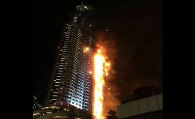Fire engulfs Dubai tower before New Year celebrations Fire breaks out in building near Dubai's New Year's Eve fireworks display