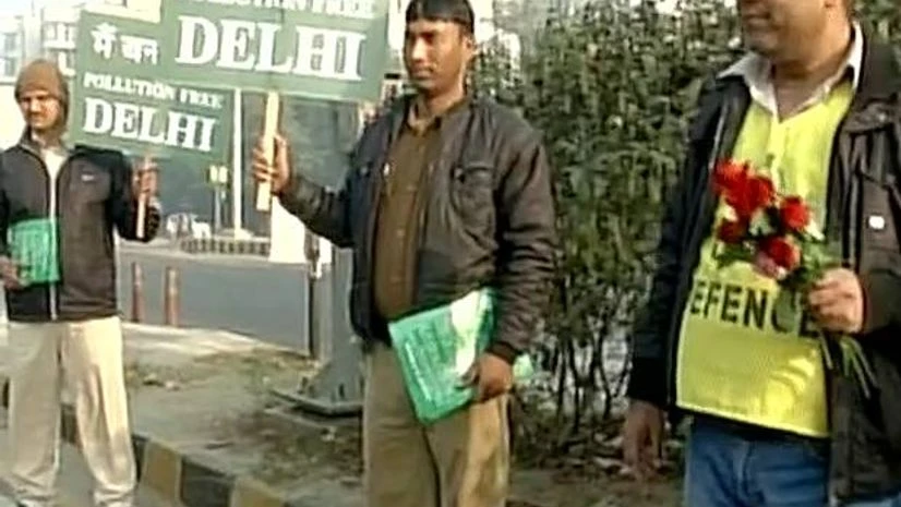 Odd-Even vehicle scheme: Civil Defence volunteers at Delhi-Noida border. Photo: ANI Odd-Even vehicle scheme: Civil Defence volunteers at Delhi-Noida border. Photo: ANI