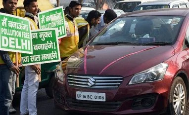 Odd-even scheme to continue till January 15, says Delhi HC Volunteers with traffic police explaining the rules to an even number car owner near the Nizamuddin Bridge as Odd-even scheme restricting movement of private cars, becomes operational in New Delhi