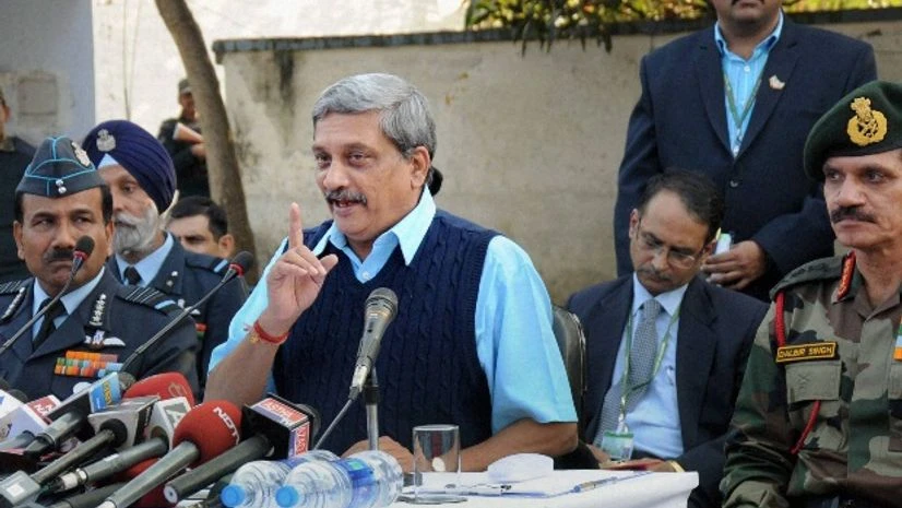 Defence Minister Manohar Parrikar with Chief of the Air Staff Air Marshal Arup Raha and Army Chief Gen Dalbir Singh Suhag addressing the media regarding the military operations at Pathankot airbase, in Pathankot Defence Minister Manohar Parrikar with Chief of the Air Staff Air Marshal Arup Raha and Army Chief Gen Dalbir Singh Suhag addressing the media regarding the military operations at Pathankot airbase, in Pathankot
