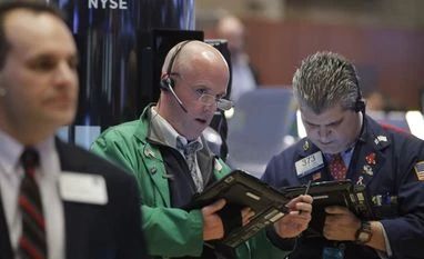 Wall Street sinks as China fears grow, oil slides further Traders work on the floor of the New York Stock Exchange. Photo: Reuters