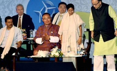 DDCA probe: Centre says illegal, Kejriwal says only court order can stop it West Bengal Chief Minister Mamata Banerjee, Finance Minister Arun Jaitley, Delhi Chief Minister Arvind Kejriwal and Bhutan Prime Minister Tshering Tobgay during Bengal Global Business Summit in Kolkata