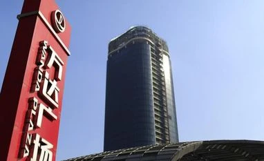 Dalian Wanda offers 40% rebate to Hollywood producers for using its new Chinese studio The logo of Wanda Plaza is seen in Shanghai. Photo: Reuters