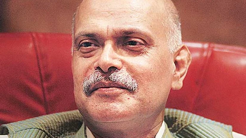 Raghav Bahl Raghav Bahl to make TV comeback with Bloomberg