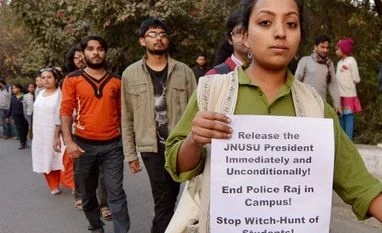 JNU row: FTII, 40 central varsities extend support to protesting students JNU teachers & students form a human chain inside the campus in protest against arrest of JNUSU President Kanhaiya Kumar, in New Delhi. Photo: PTI