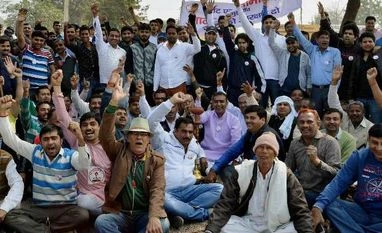 'Casualties' in Sonipat as mob clashes with security forces Jat agitation, Quota, Rohtak, Railway tracks