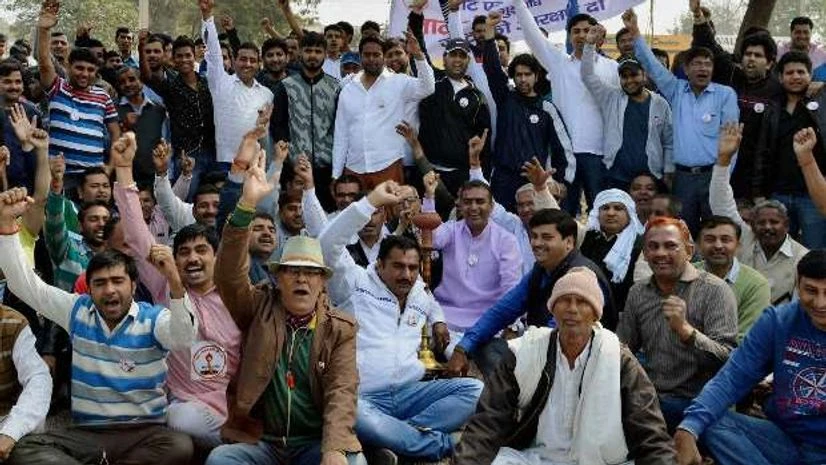 Jat agitation, Quota, Rohtak, Railway tracks Jat agitation