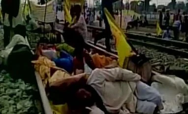 Cooch Behar 'rail roko' enters 4th day Cooch Behar