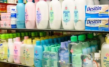 Johnson & Johnson told to pay $55 mn in talc-powder trial Trong Nguyen / Shutterstock.com