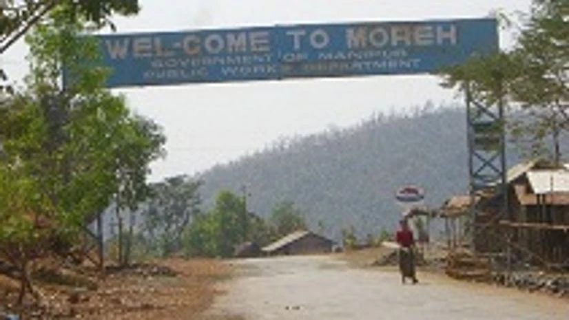 Teacher's death: Indefinite Imphal-Moreh highway bandh begins Teacher's death: Indefinite Imphal-Moreh highway bandh begins