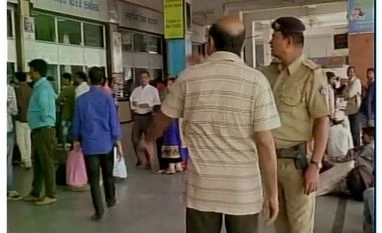 10 terrorists suspected of entering Gujarat, 2 NSG squad rushed Gujarat high alert