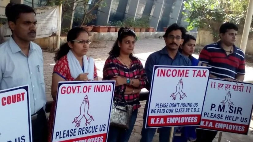 Around 25-30 people had gathered outside the Kingfisher House, next to Nandgiri State Guest House, demanding payment of their salaries and dues from the government. Around 25-30 people had gathered outside the Kingfisher House, next to Nandgiri State Guest House, demanding payment of their salaries and dues from the government.