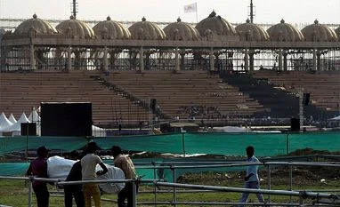 NGT report on Yamuna floodplains damage 'unscientific and biased', says AoL File Photo. Workers making arrangements for the three-day World Peace Festival organised by spiritual guru Sri Sri Ravi Shankar in New Delhi at Yamuna river bank