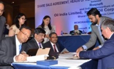 IOCL, OIL & BPRL pick up 29% stake in Rosneft's refinery Tyngd in Russia Officials of Rosneft, IOCL, OIL & BPRL signing the agreement