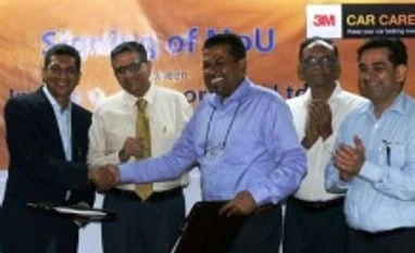 Indian Oil Corp inks pact with 3M for auto care centres Officials of IOCL & 3M India sign the MoU