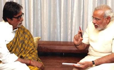 Amitabh Bachchan to host Modi govt's 2-year anniversay event at India Gate Prime Minister Narendra Modi speaking to Amitabh Bachchan. Photo: narendramodi.in