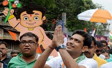 West Bengal's sports minister resigns, BJP says he's welcome to join Former cricketer and Trinamool Congress (TMC) candidate from Howrah North Assembly constituenty Laxmiratan Shukla during his poll campaign in Howrah