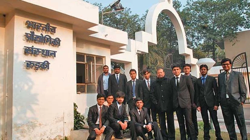 Aspiring techies to pay Rs 8 lakh for IIT education Aspiring techies to pay Rs 8 lakh for IIT education