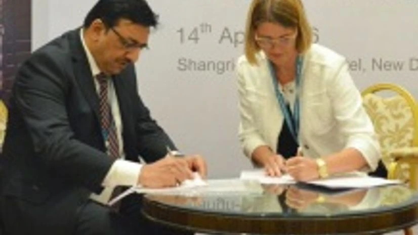 Cipla and FIND officials signing the collaboration agreement Cipla and FIND officials signing the collaboration agreement