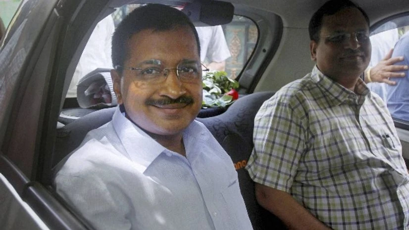 Arvind Kejriwal Delhi Chief Minister Arvind Kejriwal carpools with Health Minister, Satyender Jain during the 'odd-even car scheme' in New Delhi