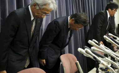 Mitsubishi Motors used improper mileage data for other models: Reports Mitsubishi Motors's President Tetsuro Aikawa (C) bows with other company executives during a news conference to brief about issues of misconduct in fuel economy tests at the Land, Infrastructure, Transport and Tourism Ministry in Tokyo, Japan. Photo: