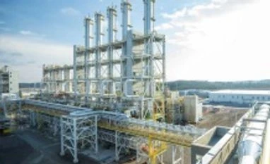 Wacker opens polysilicon production facility in US Distillation columns at Wacker's polysilicon site in Charleston (USA)