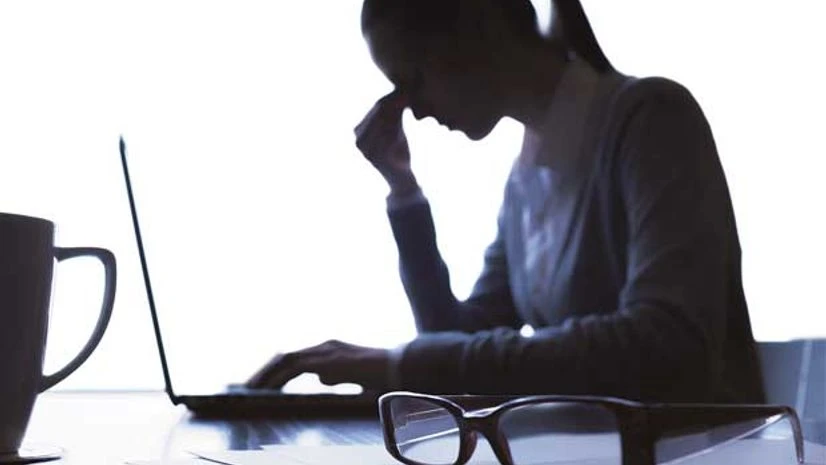 Is social media making you lonely? Is social media making you lonely?