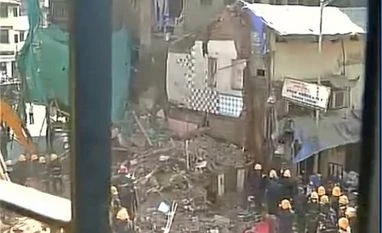 5 killed, 3 injured in Mumbai building collapse; many still trapped A portion of a 2-storey building collapses in Kamathipura, Mumbai (Source: Twitter, ANI)