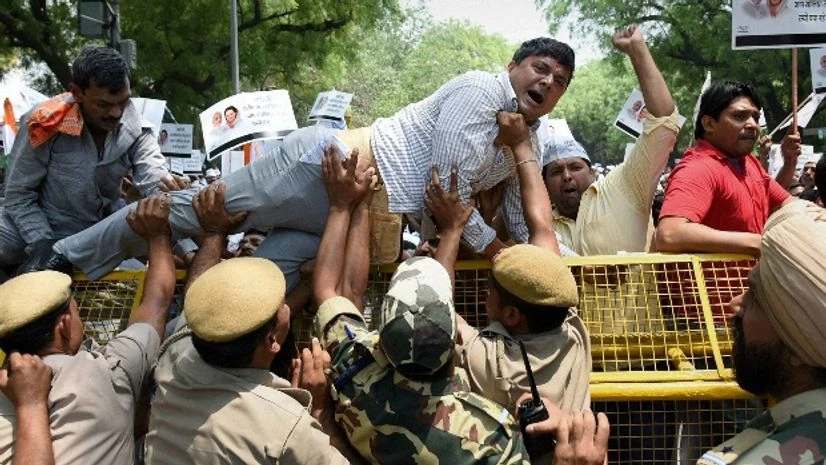 Aam Aadmi Party workers defying police restrictions during a protest against Agustawestland scam at Jantar Mantar in New Delhi on Saturday. PTI photo Aam Aadmi Party workers defying police restrictions during a protest against Agustawestland scam at Jantar Mantar in New Delhi on Saturday. PTI photo