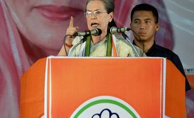 Sonia Gandhi dubs Modi 'Shahenshah' Sonia Gandhi