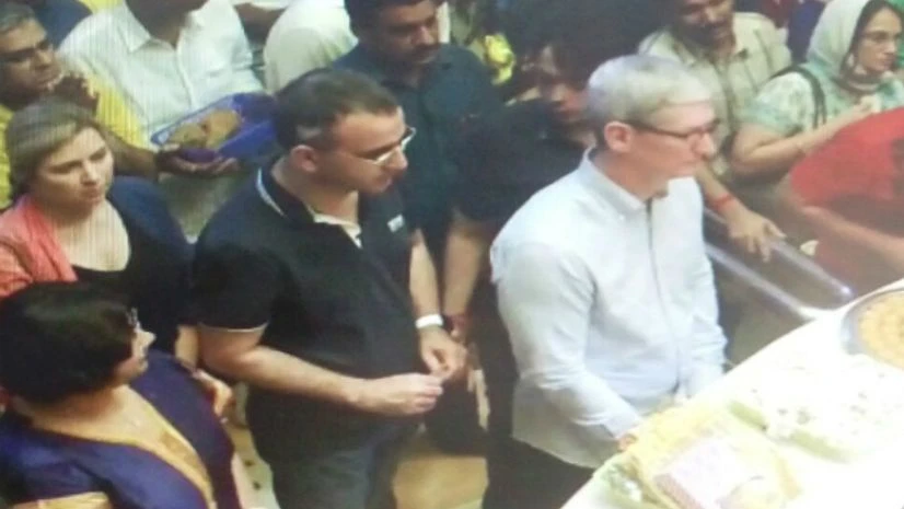 Tim Cook Apple Inc chief executive Tim Cook at the morning aarti at Siddhivinayak Temple, Mumbai, on Wednesday, March 18, 2016