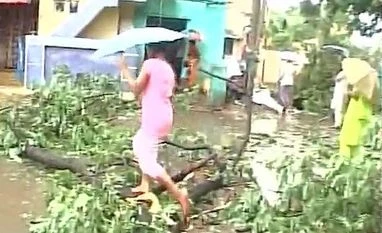 Cyclone Roanu hits Bangladesh, 24 killed, lakhs evacuated Cyclone Roanu