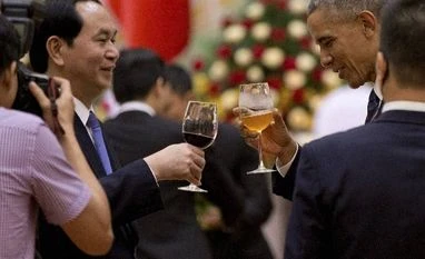 Obama reaches out to people a day after Vietnam arms deal Tran Dai Quang