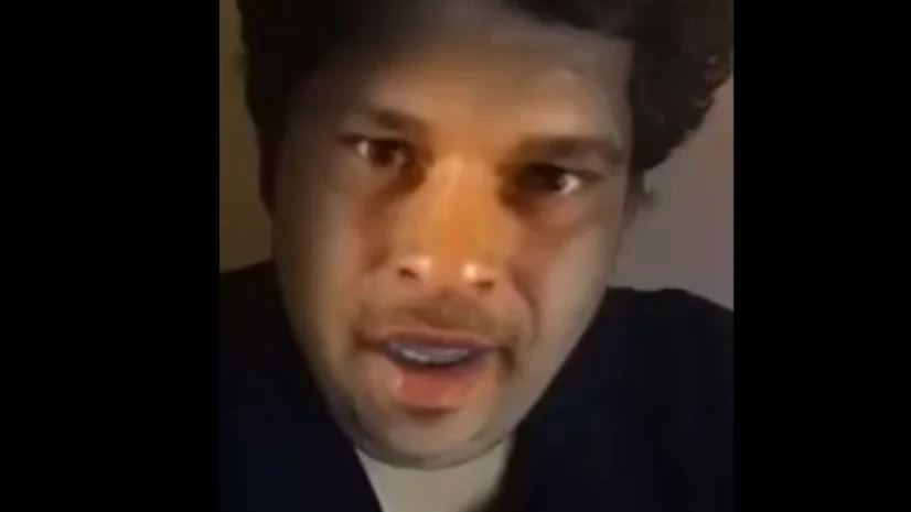 Tanmay Bhat using Snapchat's face swap filter, imitating Sachin Tendulkar and Lata Mangeshkar Tanmay Bhat using Snapchat's face swap filter, imitating Sachin Tendulkar and Lata Mangeshkar