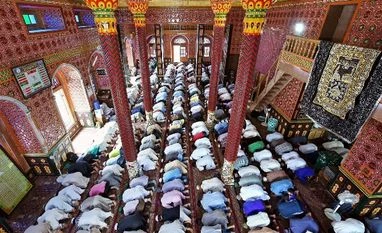 Tunisians demand the right to eat and drink in public during Ramadan People offering prayers on the 1st Friday of holy Month of Ramadan, at Dastgeer Sahib shrine in Srinagar