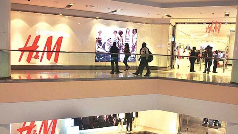 Malls go all out to lure fashion brands Malls go all out to lure fashion brands
