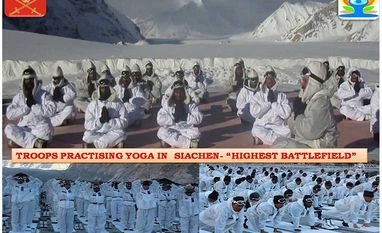 Army performs yoga aasanas at Siachen Photo credits: ADG PI - Indian Army Twitter Handle