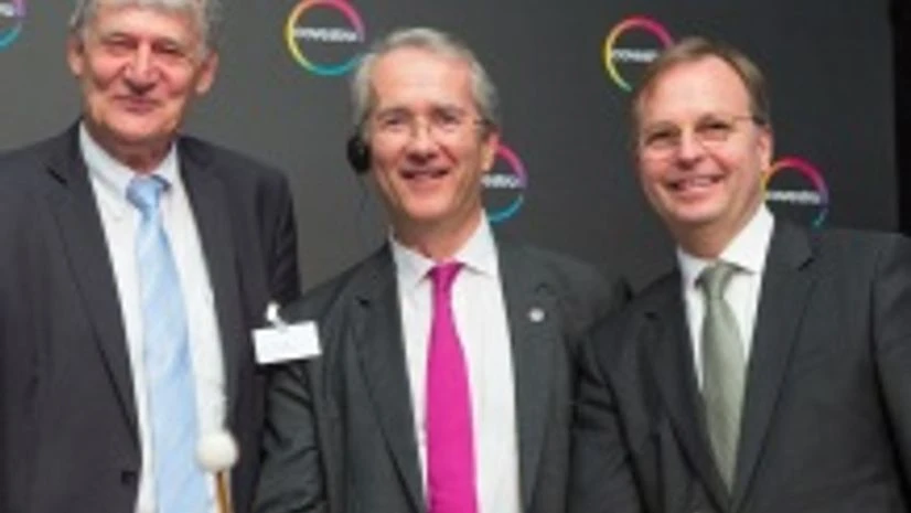 Covestro CEO Patrick Thomas (center) inaugurates first CO2-to-plastics facility Covestro CEO Patrick Thomas (center) inaugurates first CO2-to-plastics facility
