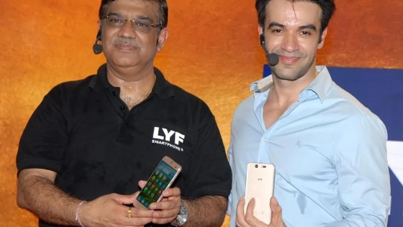 Sunil Dutt, President, Device, Reliance Retail and Punit Malhotra, Film Director at the Reliance Retail showcases earth 2, the latest LYF Smartphone and unveils the new TVC of the feature packed Smartphone Kamlesh Pednekar Sunil Dutt, President, Device, Reliance Retail and Punit Malhotra, Film Director at the Reliance Retail showcases earth 2, the latest LYF Smartphone and unveils the new TVC of the feature packed Smartphone Kamlesh Pednekar