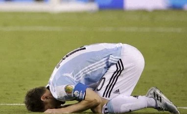 Argentina's legend Maradona begs Messi not to quit Argentina's Lionel Messi reacts after losing 4-2 to Chile in penalty kicks during the Copa America Centenario championship soccer match