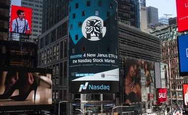 Wall Street closes little changed; banks weigh on Dow Logo of Janus Capital near Nasdaq, New York (pic: Nasdaq's Twitter account)