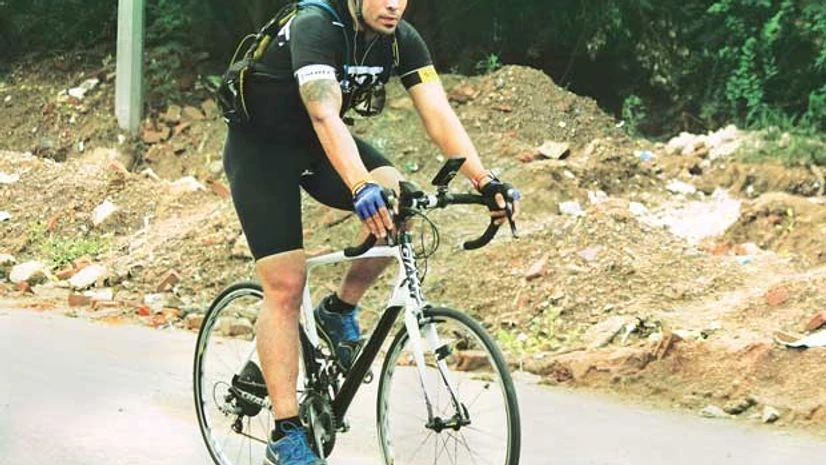 Gaurav Wadhwa sports a Giant Defy 1 bicycle. He also has a mobile phone mount to allow him to use GPS on his phone Gaurav Wadhwa sports a Giant Defy 1 bicycle. He also has a mobile phone mount to allow him to use GPS on his phone