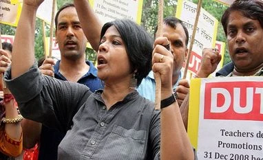 DUTA to continue strike demanding absorption of ad-hoc teachers Delhi University Teachers Association (DUTA) shouting slogans outside the Khalsa College where HRD Minister, Smriti Irani inaugurated the Guru Angad Dev Teaching Learning Centre in New Delhi.