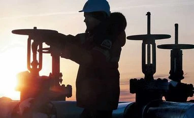 Pakistan and Iran in talks over CPEC joining In volatile market, crude oil prices still on slippery ground