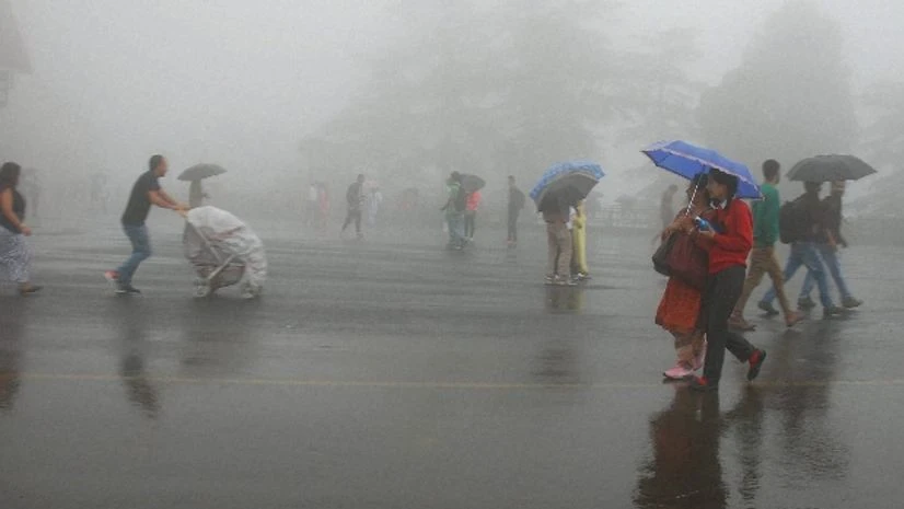Heavy rains lower mercury in UP Heavy rains lower mercury in UP